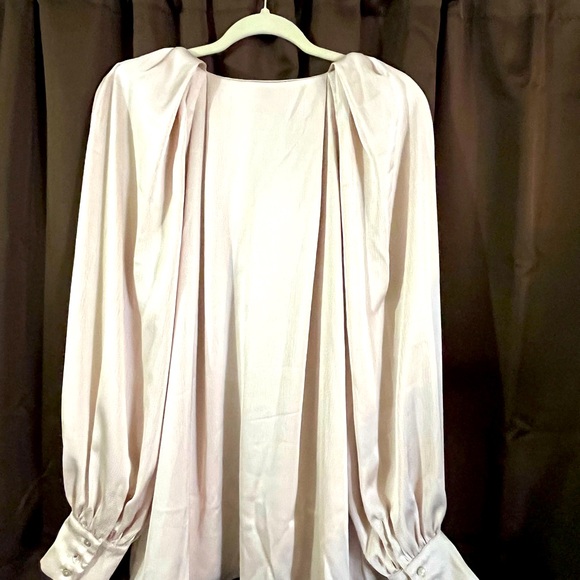 Ladies Entro Blouse, NWT,Size XL, Cream color, very nice, it is a boutique top - Picture 3 of 5